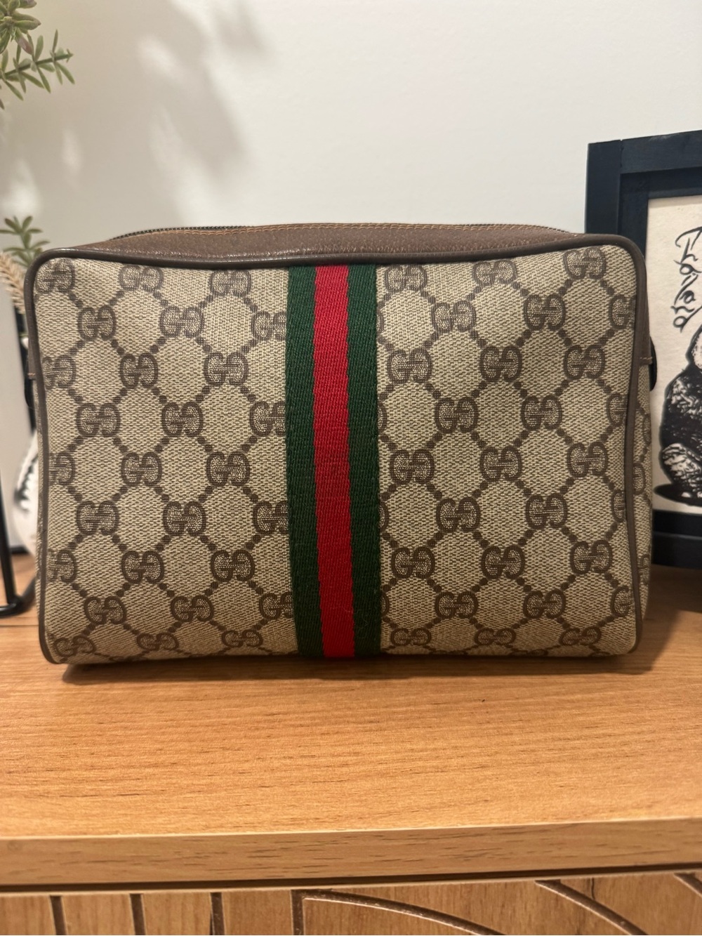Vintage Gucci Beige GG Supreme Canvas Clutch Bag with Green and Red Stripe - Picture 2 of 16